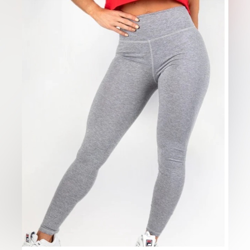 EHP Labs - NEW - Scrunch Butt Leggings. Medium. Heather Light Gray.